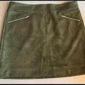 Loft green suede mini skirt, 18T.